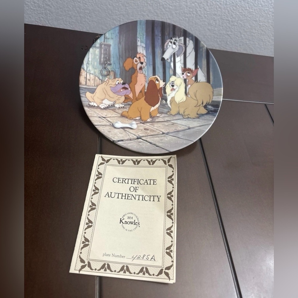 Walt Disney Collector Plate LE #4285A ~ Lady & the Tramp "Dog pound blues" ~ 8"